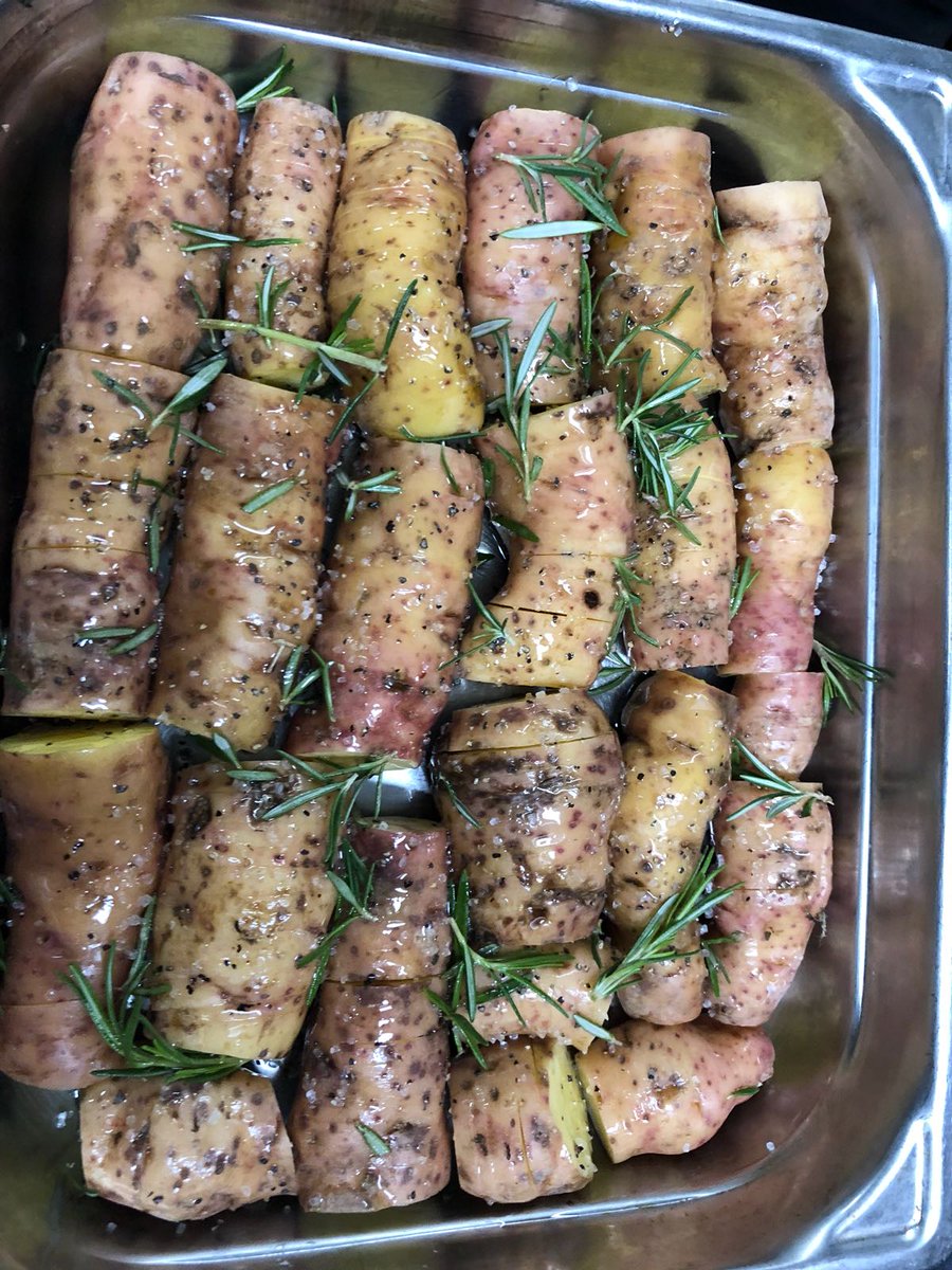 BallymakennyF's tweet image. Beautiful #ballymakennyfarm #PinkFirApple courtesy of Keith Boyle @baytreebistro another fab #irishchef supporting #irishgrowers A favourite this season