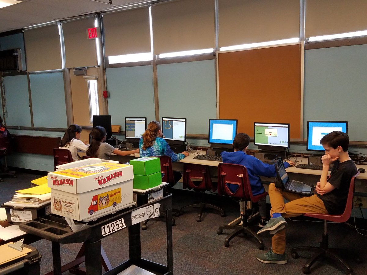 STEM_ROX's tweet photo. Sudents spending time after school to learn computer science! We have 2 teams of 20 students competing in @CodeMonkeySTU Code Rush! #FutureInnovators #LearnThroughFailure #ComputerScienceForEveryone https://t.co/rtixLKPOwj