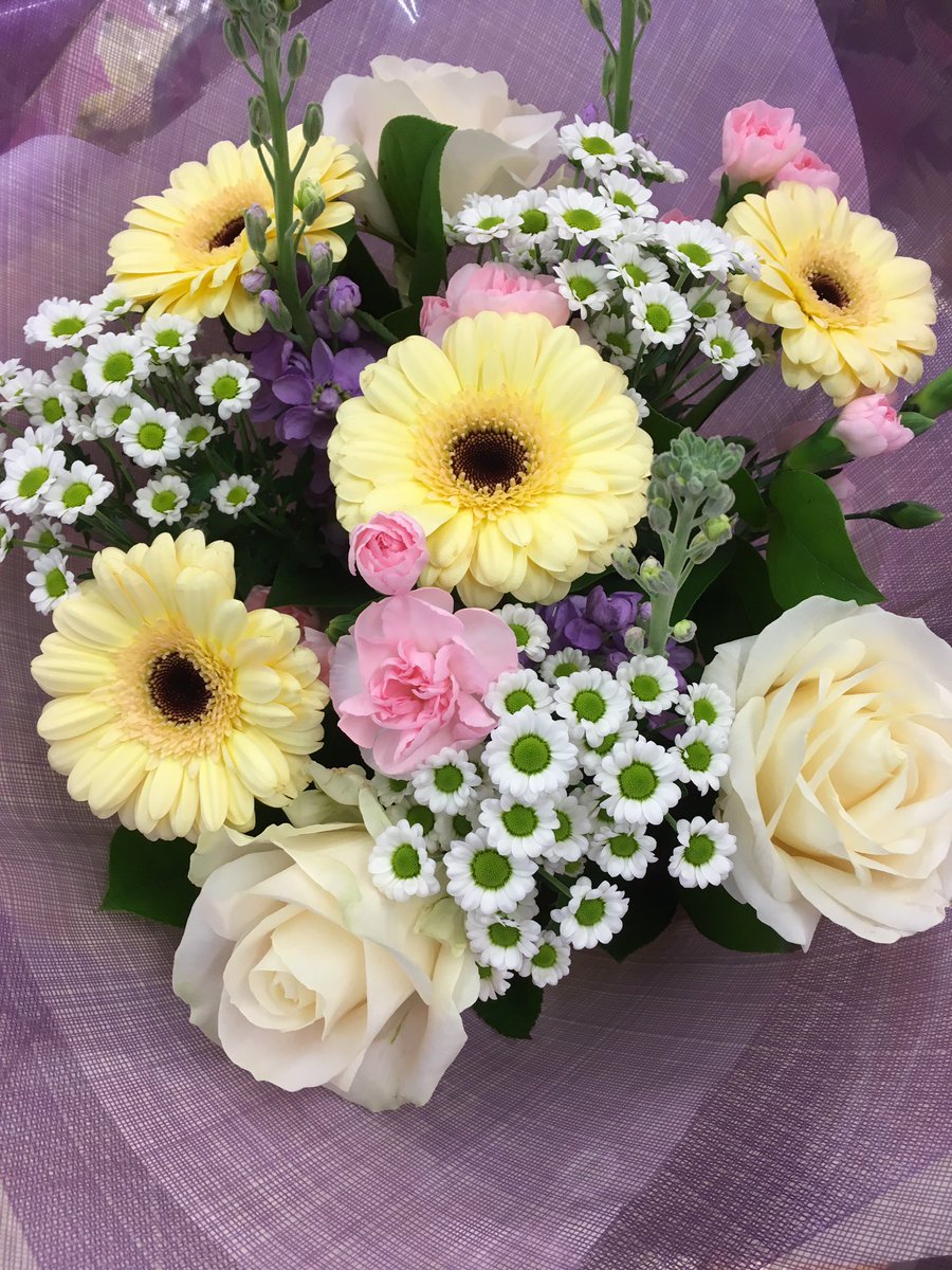 JaneBidwell's tweet photo. Beautiful idea for mothers day #MothersDay #beautiful #hythe #southampton #flowers #11thmarch #Newforest #deliveringsunday https://t.co/fIGs40mn9r