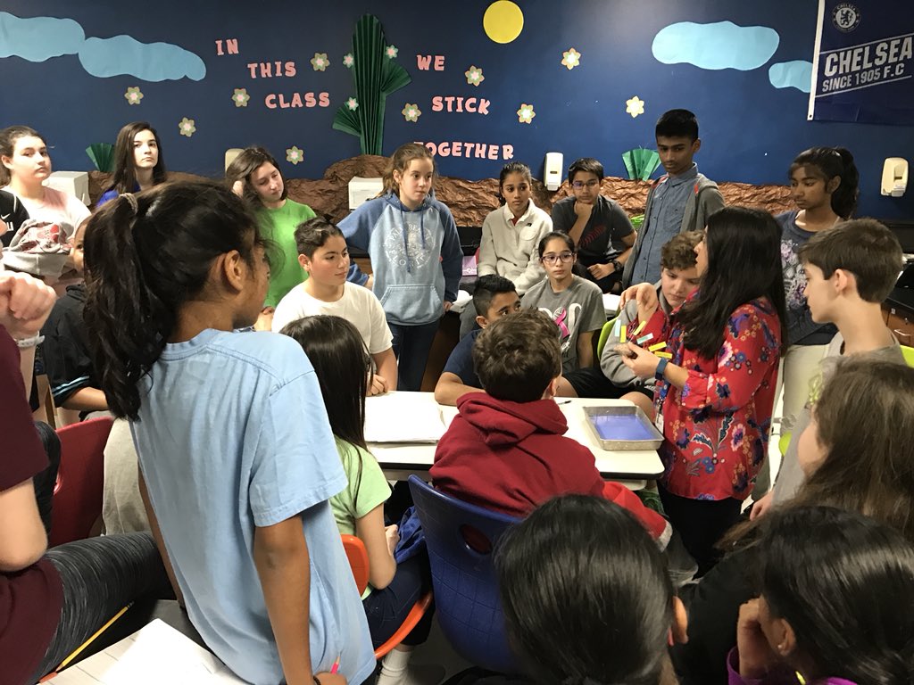 No one being sheepish in <a href="/MsAguirreCMSN/">Gloria Aguirre</a> ‘s classroom today! #sheepbrainviewing #🐑#villagenorth