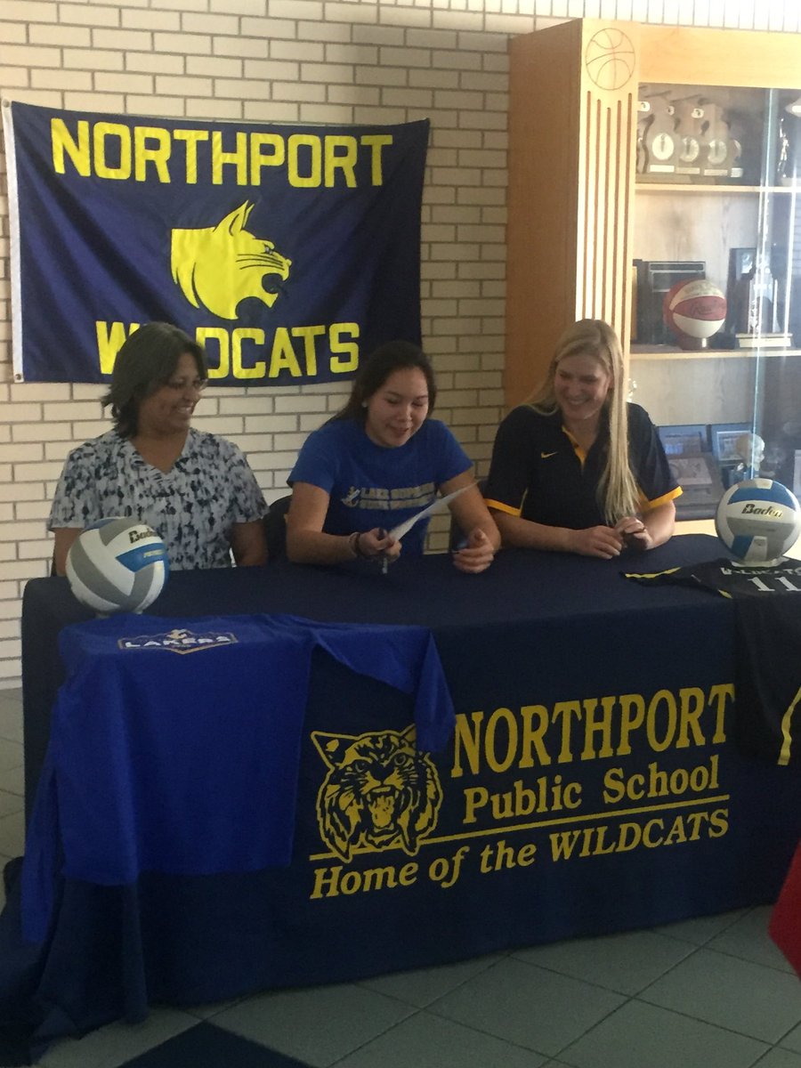 SenoraHowe's tweet image. Go cats!