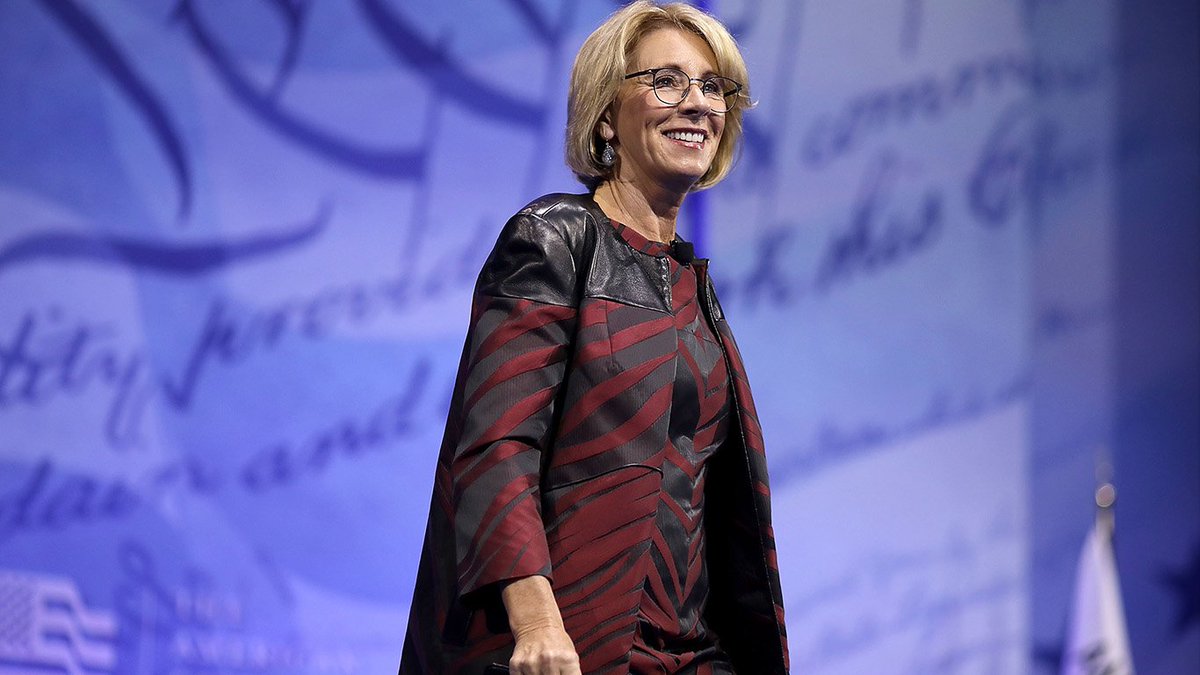 politico's tweet image. Trump administration fights states' crackdown on student loan collectors
politi.co/2oyC4pS