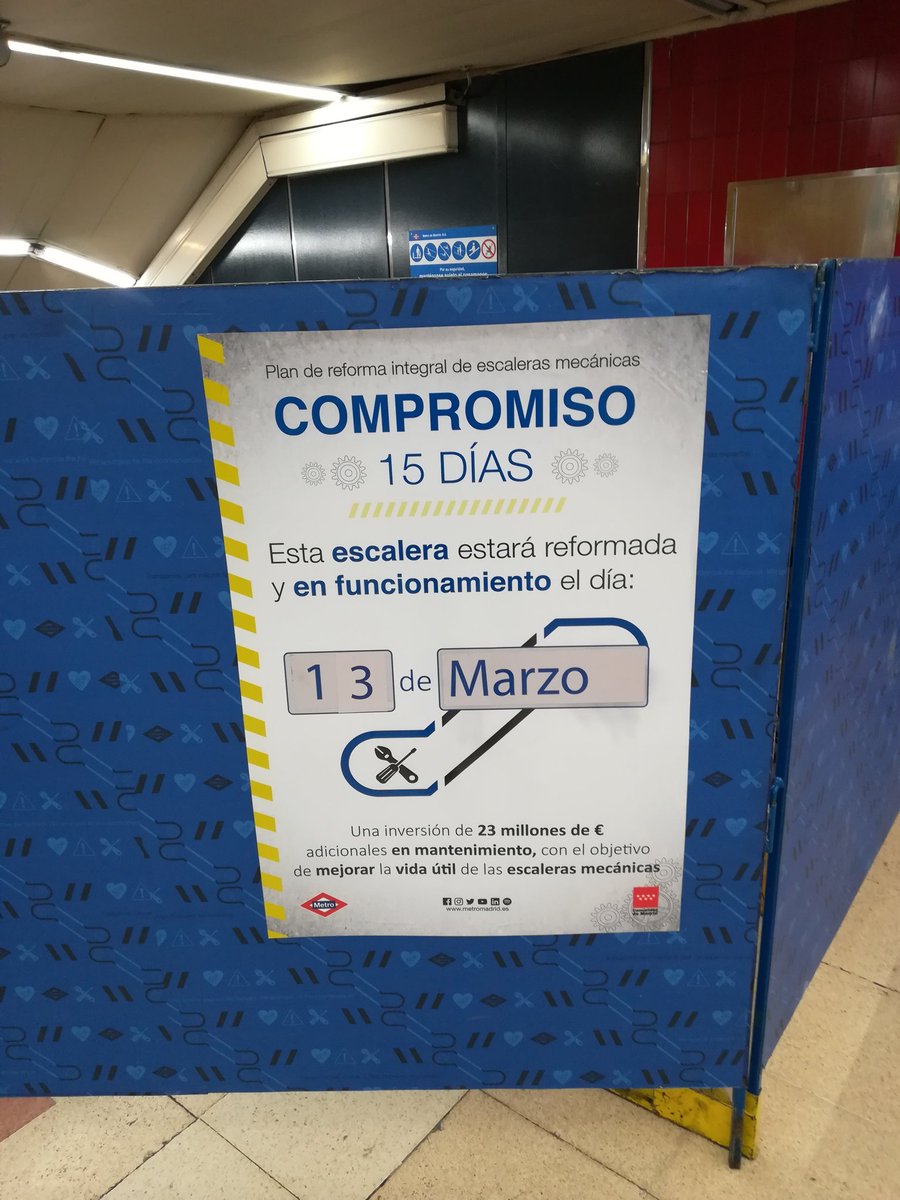 OliRPoz's tweet photo. Señores de @metro_madrid, en serio? #Pavones tiene su #Compromiso15Días y #Arganda con dos postecitos informando del sentido de las escaleras? Esto ya es #DiscriminaciónEstacional. https://t.co/SDJNswWF8U