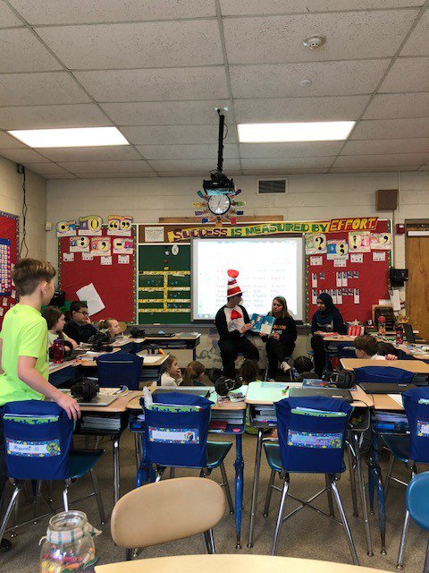 Bean_school's tweet photo. @OverbrookRAMS came to our school today to read! #ReadAcrossAmericaWeek #DrSeuss #readingbuddies #beanschool #catinthehat https://t.co/qndhVvyg48