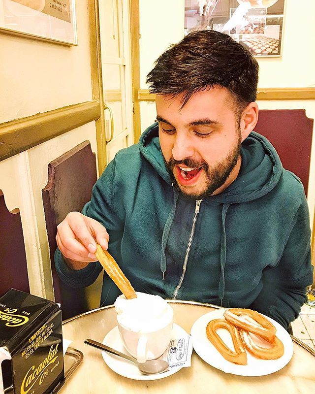 cristianguimera's tweet photo. Hot chocolate with churros ☕️
-
-
-
#Barcelona #churros #chocolate #choco #xocolata #xurros #cgr #placeresdelavida #gordo #gay #gayboy #bayman #beard #beardedguy #beardmen #cgr #granjamviader #viader https://t.co/BIHC1Ixt8b