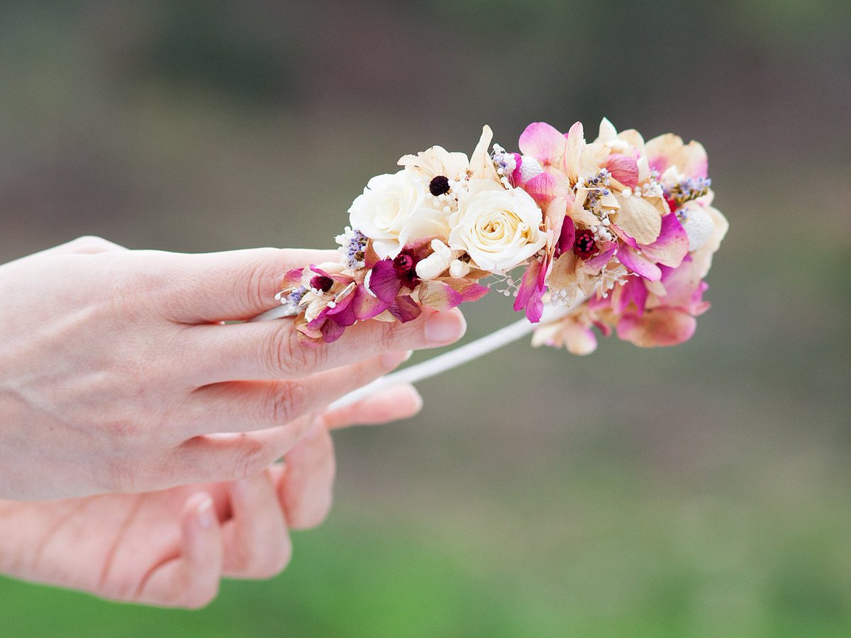 Bride tiara 💞
ritaflowersbcn.etsy.com
#PreservedFlowers #brideheadpiece #underthefloralspell #flowerdesigner #alternativebride #etsy #beautyyouseek #dsfloral #thegreengallery #preservedflowers #Barcelona #WeddingBlogger  #flowerdesigner
#ritaflowers #ErnstlallemanPhotographer