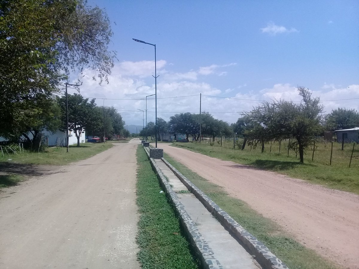 LeoMorer's tweet photo. Hoy también visitamos la Comuna de Villa del Prado, vimos personalmente los avances en las obras de iluminación led en vía pública. Felicitaciones Nelson Lujan. #lunesafull https://t.co/bhLp2xqSEf