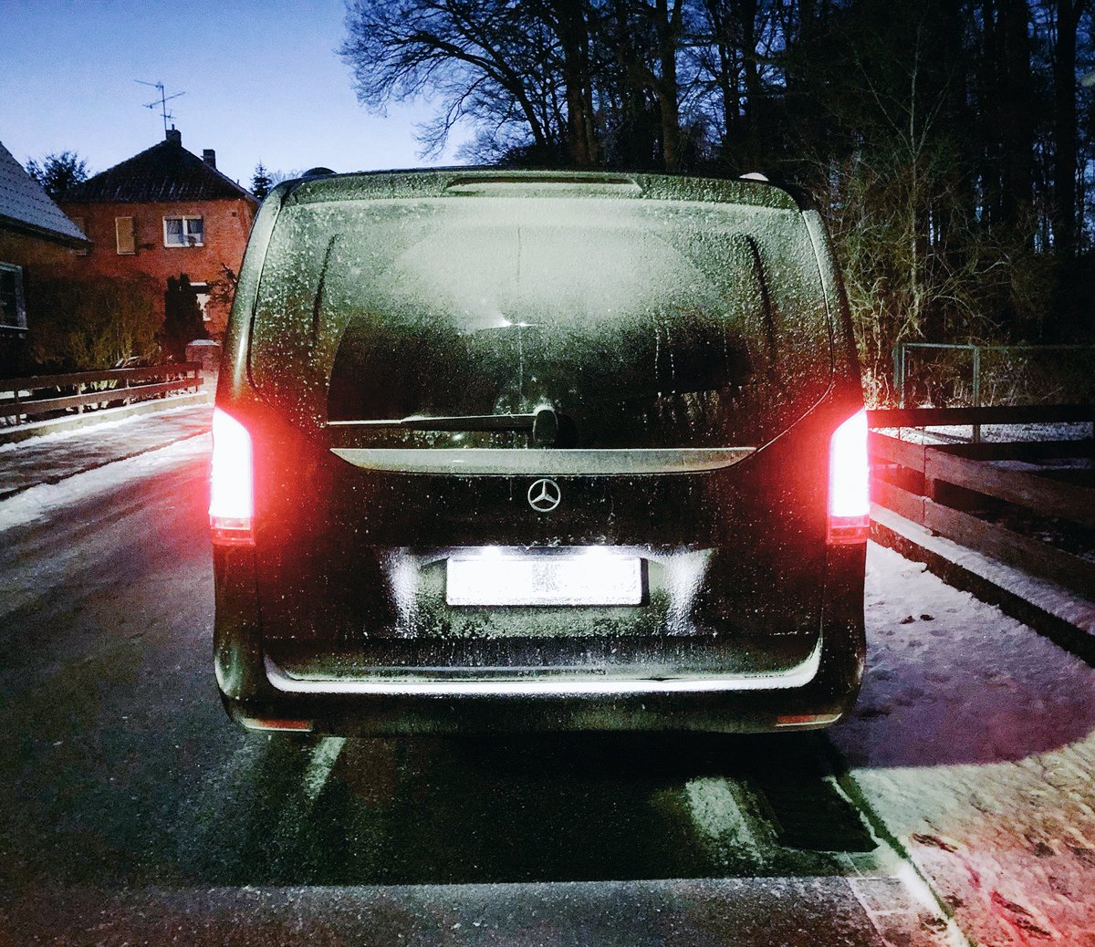 brunos_sacco's tweet image. ❄️ + #Vclass + NO #4Matic = 😎😬
.
.
.
#ESPoff #mercedesbenz #geilegegend #Feldweg #motivationmonday #mondaymotivation #snow #fun #mercedes #getoutanddrive #DrivingPerformance #vanlife #vanlifediaries #optoutside #vanagonlife #vanclub #vanconversion #getoutside #snowfun #drift