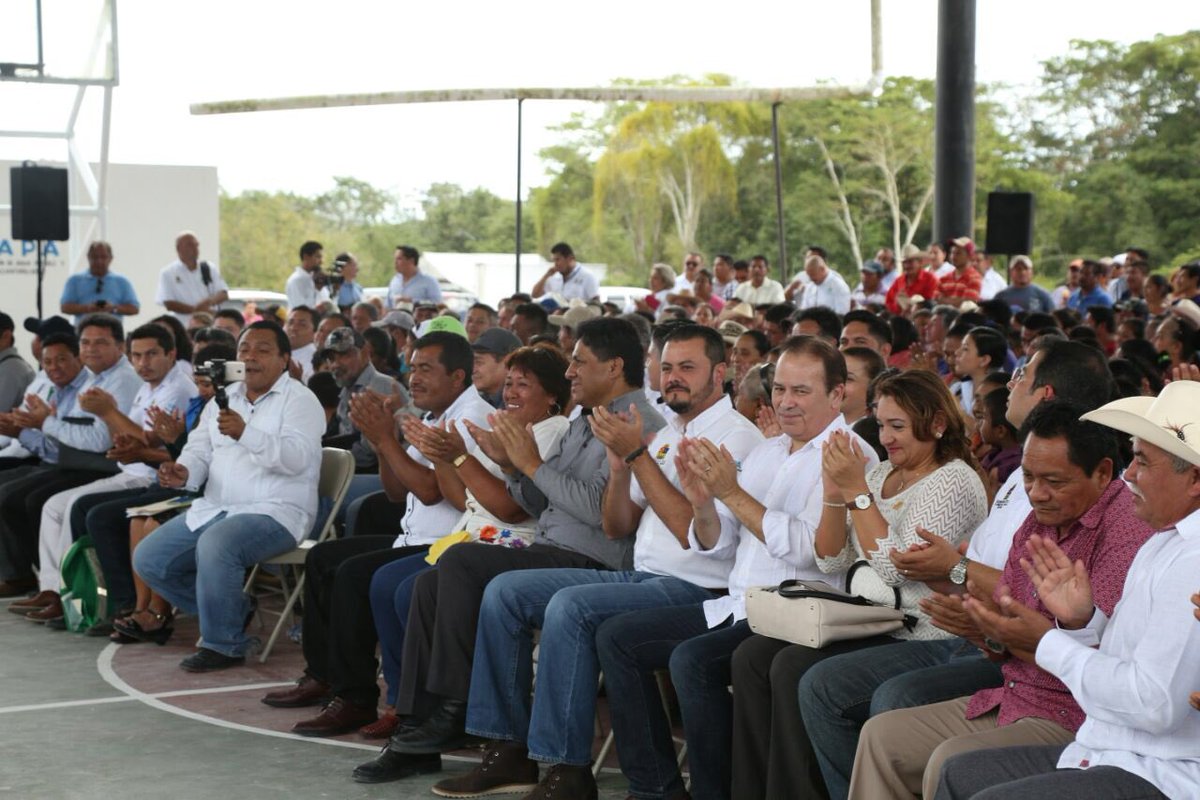 CAPAQRoo's tweet photo. 💧➡️ El @GobQuintanaRoo cumple un mandato judicial para disminuir la desigualdad en San Antonio Soda y optimiza recursos para mejorar el servicio en Caobas, OPB. #HayCambio para las familias que ya tienen agua potable después de 60 años de espera. @CarlosJoaquin @GerardoMoraX https://t.co/9AwQq0na42