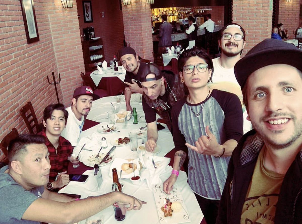 Gochezz's tweet photo. Mis otros hermanos.
#cd9crew https://t.co/QMrrR1rN2M