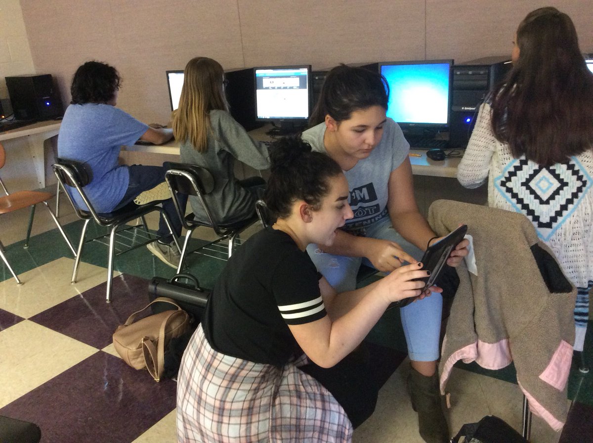 jschleiden11's tweet photo. Newspaper kids are rocking it today! Brainstorming articles and assigning writers, they’re on the ball. #essdexcels #esmsbestyearever https://t.co/iFlpbMxJIi