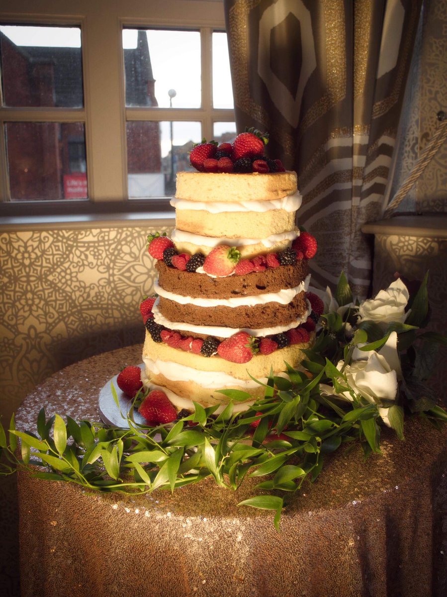 .....wedding cake was also one of the stars at the photo shoot of our dressed wedding facilities!  😋🍰🍾