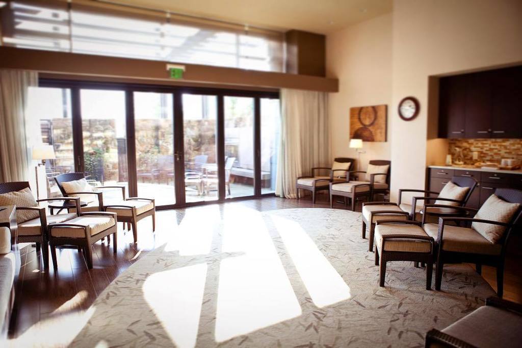 AllisonInnSpa's tweet photo. Monday Musings of sun-filled rooms.
.
.
.
#theallisoninn #allisonspa #spa #monday #mondaymusings #sun #sunfilled #spring #springiscoming #pnw #pnwonderland #travel #traveloregon #vacation #staycation #wellness #wellnessweekend #rest #relax #unwind #lounge https://t.co/PEtgUFTnq0