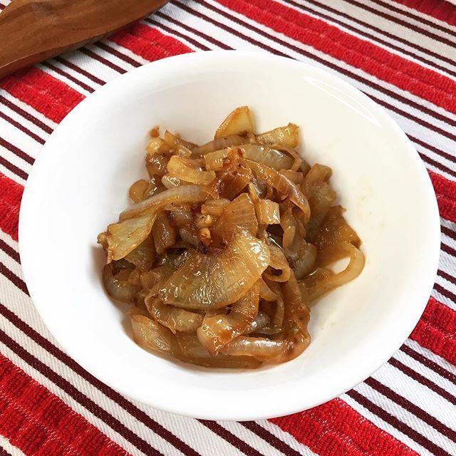 Caramelized onions are one of my strangest food addictions. I eat them a few times a week. Sometimes 5-6 days in a row 🤫 #foodaddicts #onionsandgarlic #obsessedwithfood #crazycravings bit.ly/2oD10wy