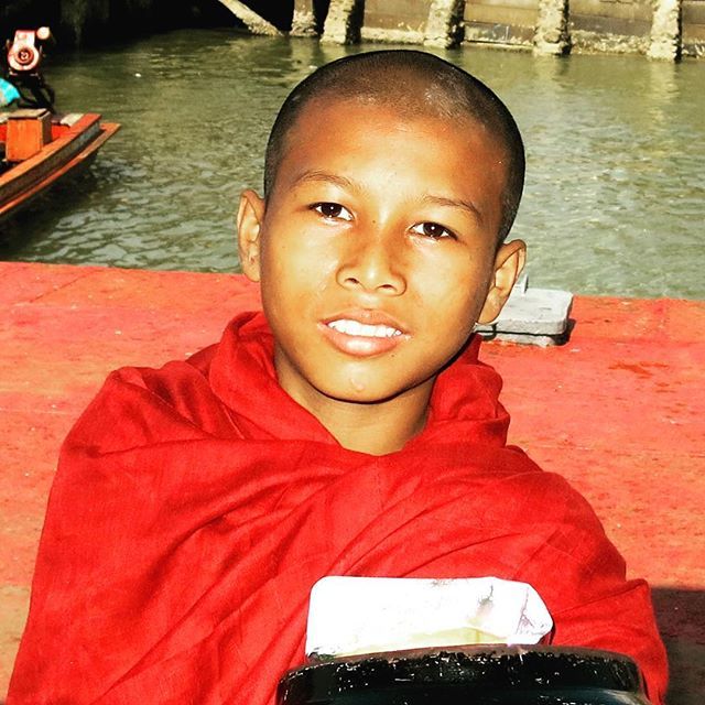 TravelwithTam's tweet photo. This young monk in Myanmar came to our boat to sell snacks and he stayed for a while, even though we couldn't understand each other we understood one another. Funny how that works. #monk #buddhistmonk #boy #youngmonk #myanmar #burma #culturetrip #experie… https://t.co/VcfK5QrgIz https://t.co/Pp8PABQpND