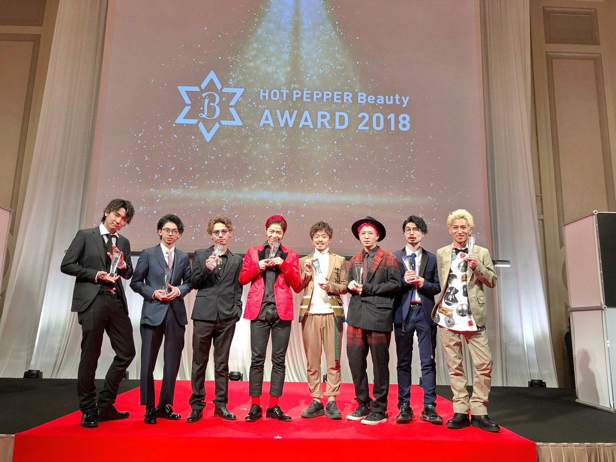 ace1177's tweet photo. HOT PEPPER Beauty AWARD2018👑

日本一を決める授賞式でした㊗️
全国17000スタイルの中で何とオーシャンがトップ10を8スタイル‼️

僕は７位をいただきました✨

日本で７位ですが悔しいです。
応援してくださる皆様の為に次は僕が１位をもらいます‼️
ありがとうございました🙇 https://t.co/dRDsTQZUL7