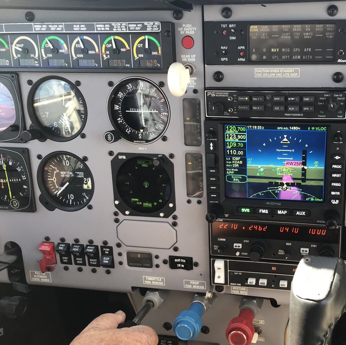 AAadsb's tweet photo. ILS 25R in a beautiful M20R with the new IFD 550 #MooneyMonday #avidyne #ifd550 #aadsb https://t.co/MEbwewJzXe