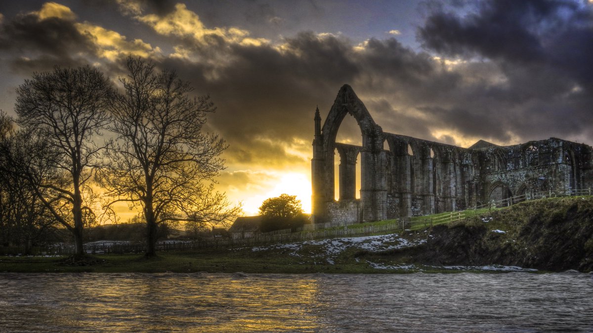 Lord, give our bodies restful sleep
& let the work we have done today
bear fruit in eternal life.
We ask this through #Christ our Lord.

May the all-powerful Lord
grant us a restful night
& a peaceful death. Amen.

#Compline #NightPrayer

#BoltonAbbey N. #Yorkshire winter sunset.