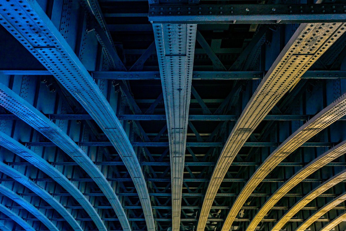 _Blake_Baker's tweet image. The sun rise glowing under London bridge. #WexMondays