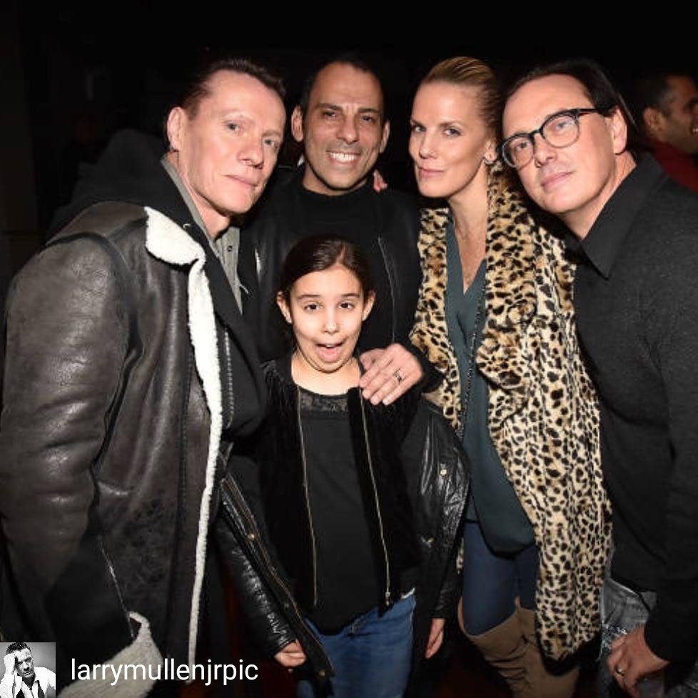 daniDpVox's tweet image. Via @larrymullenjrpic 
- #LarryMullenJr of #U2 and #DonovanLeitch attend a celebration of broadway's new musical 'Head Over Heels' at #BoweryBallroom on January 29, 2018 in #NewYorkCity. Photo @GettyImages  -  instagram.com/p/BfpJbzWH54C/

#U2 #U2NewsIT #NewYork #HeadOverHeels