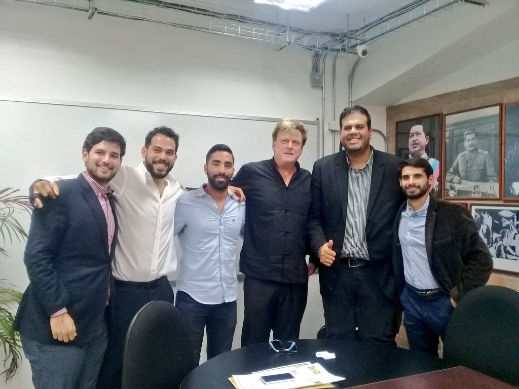 SupCarlosV's tweet photo. #Hoy sostuvimos una reunión con el empresario, CEO y founder de @overstock Patrick M. Byrne gran inversionista en empresas de Blockchain más importantes del mundo. Nuestro encuentro fue de intercambios de ideas y aportes para nuestro criptoactivo venezolano #ElPetro https://t.co/COWlmFWxif