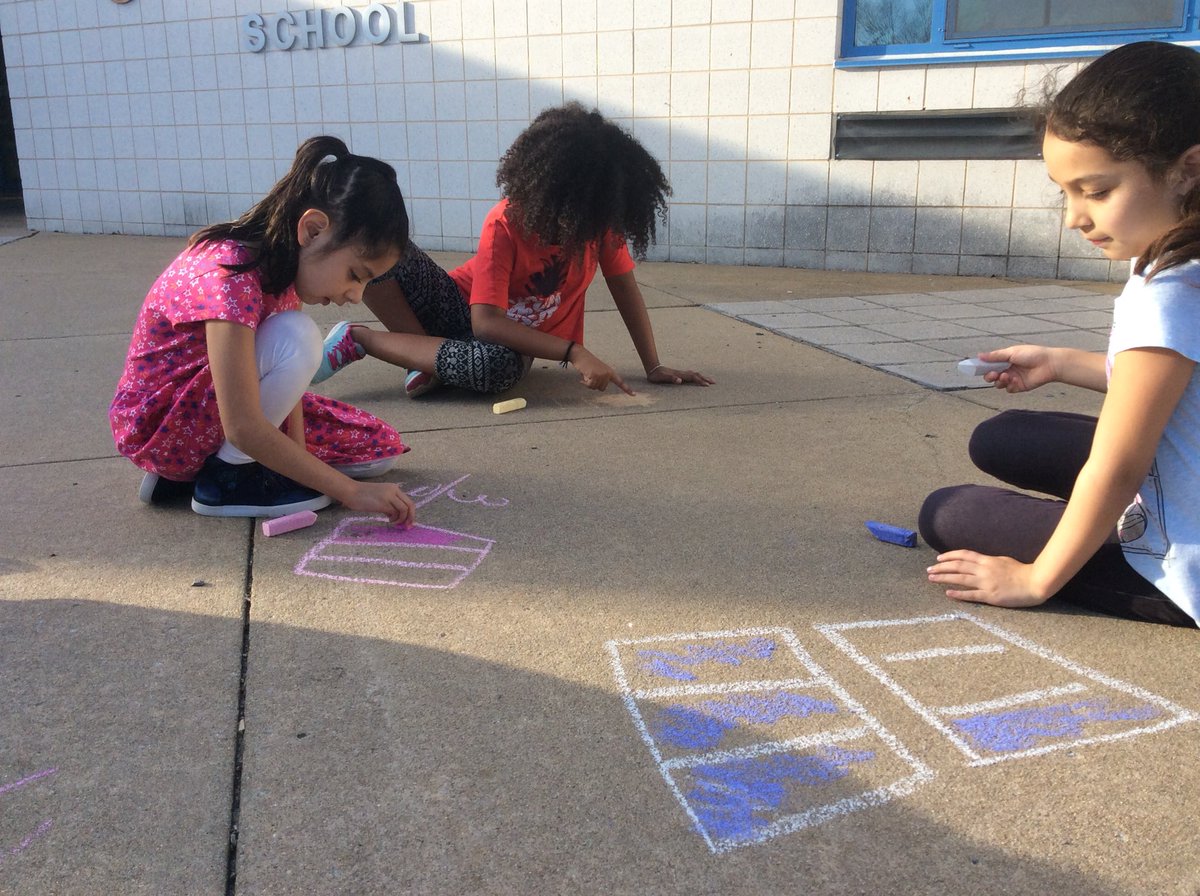 Mrs_KZCampbell's tweet image. Wish the weather was as nice as last Wednesday when we had Math Minds outside! #PHESbulldogs #MathMinds