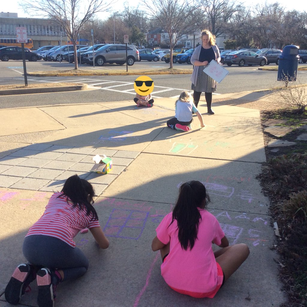 Mrs_KZCampbell's tweet image. Wish the weather was as nice as last Wednesday when we had Math Minds outside! #PHESbulldogs #MathMinds