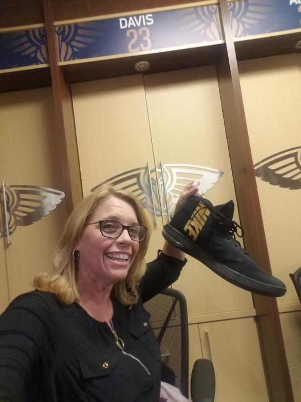STEM_Queen's tweet image. I may or may not be holding @AntDavis23 new @Nike shoe  in front of his @PelicansNBA  locker.  #shhhh  #basketball #WorkingOnSomething #robotics #stem #diversity #inclusion