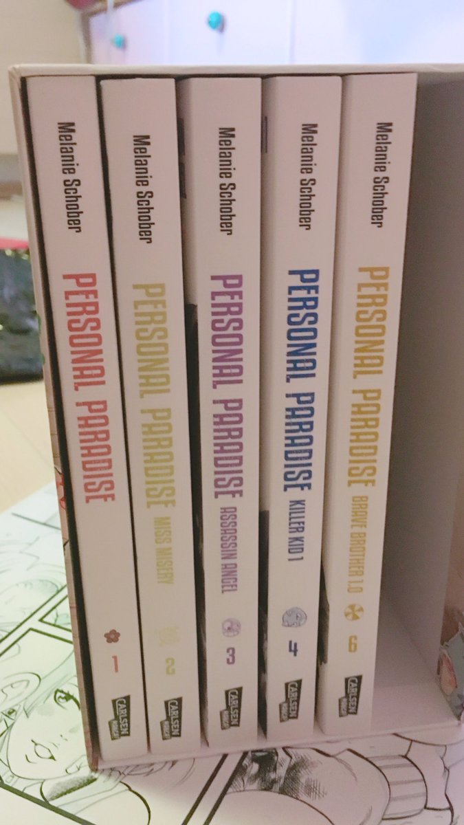 Mein Stift lädt schon wieder... v.V warum nicht inzwischen ein kleines Gewinnspiel veranstalten? :D LIKE AND RETWEET TO WIN! Diesmal den PP Schuber mit sage und schreibe 5 Mangas drin! ❤️ in ein Buch zeichne ich noch was rein. #personalparadise