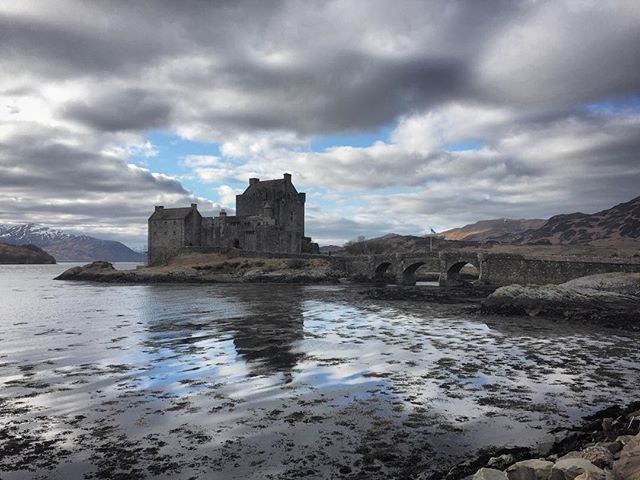 lannietravels's tweet photo. Dramatic skies in the north of Scotland. And amazingly fresh air too! I’m feeling much better now that I’m in the north! 🤗🏴
_________________________________________ #eileandonancastle #eileandonan #dornie #landscapephotography #visitscotl… https://t.co/5vOGo5IR8g https://t.co/pUVC4FwvXH