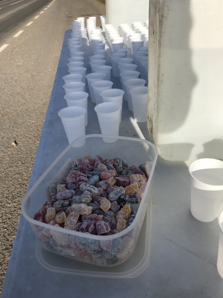Darren_Reevell's tweet image. Was great fun manning the water station at Snake Lane 10 on Sunday... We even gave the runners jelly babies to keep em going. #ASICSFrontRunneruk #ASICSFrontRunner