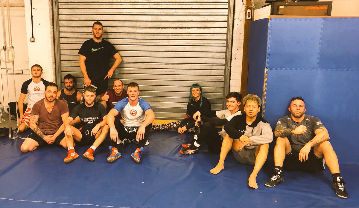 JJThePitMMA's tweet photo. Good wrestling session tonight!
Showed @Kyleidoscopic the ropes in his first class too 👊💪🤙
#Wrestling #MMA https://t.co/dfAzEIoeGy