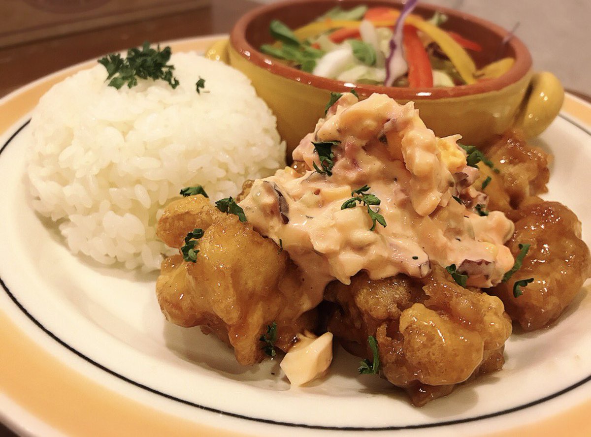 🆕ワンプレートランチ『とり南蛮〜しば漬け和風タルタルソース〜』
サクサクの鶏肉に、甘酢あん、和風に仕上げたタルタルソースをかけました😆🌈しば漬けと、しその実を使いアクセントに！春らしくピンク色のタルタルソースです😆🌸ぜひご賞味ください😎💕