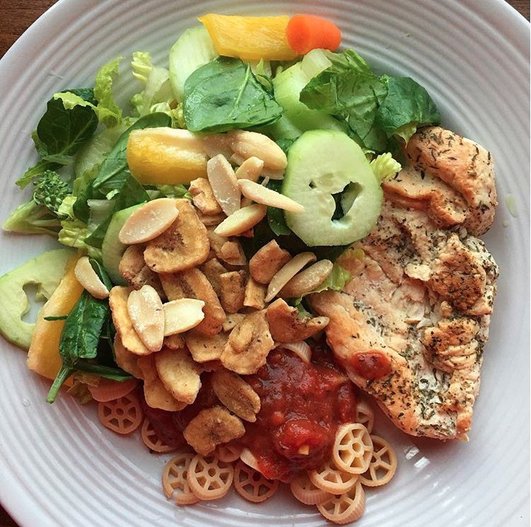 We’re taking some pointers from 📷: @ purely_healthy_living encouraging all to check ingredients, try new things, and mix it up! She’s eating Italian spiced chicken, chickpea pasta, organic marinara sauce, and salad topped with #Bubbas Grand Garlic Parm #nanachips! #goodeats