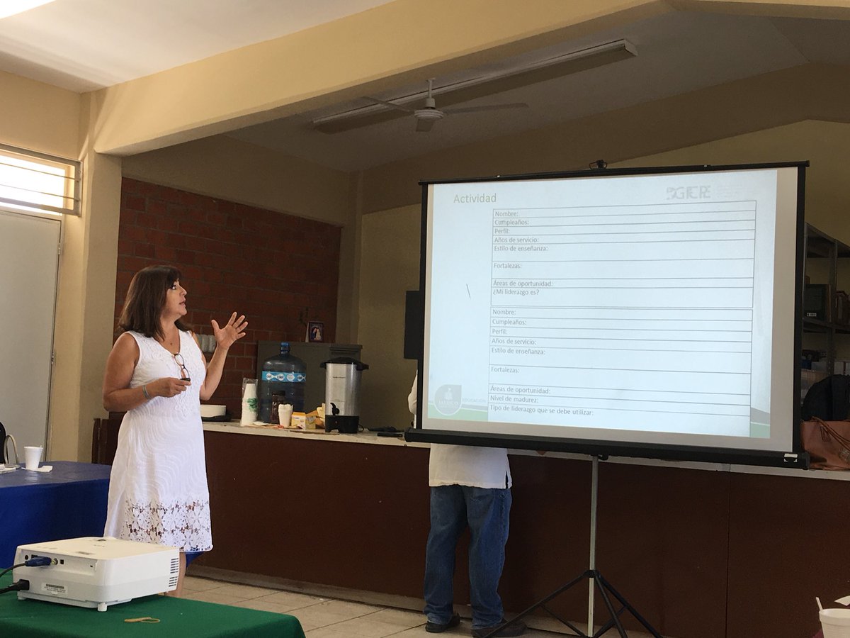 Denisse1324's tweet photo. #Proyectodegestion donde el director ejerce un liderazgo con enfoque pedagógico: conocimiento+habilidad x actitud el camino es la formación continua. Gracias @saire83 @TeresaOrozco por la oportunidad.
#sector08E 💞 https://t.co/iXNdhf2rRJ
