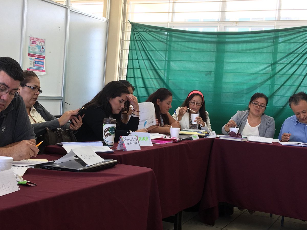 Denisse1324's tweet photo. #Proyectodegestion donde el director ejerce un liderazgo con enfoque pedagógico: conocimiento+habilidad x actitud el camino es la formación continua. Gracias @saire83 @TeresaOrozco por la oportunidad.
#sector08E 💞 https://t.co/iXNdhf2rRJ