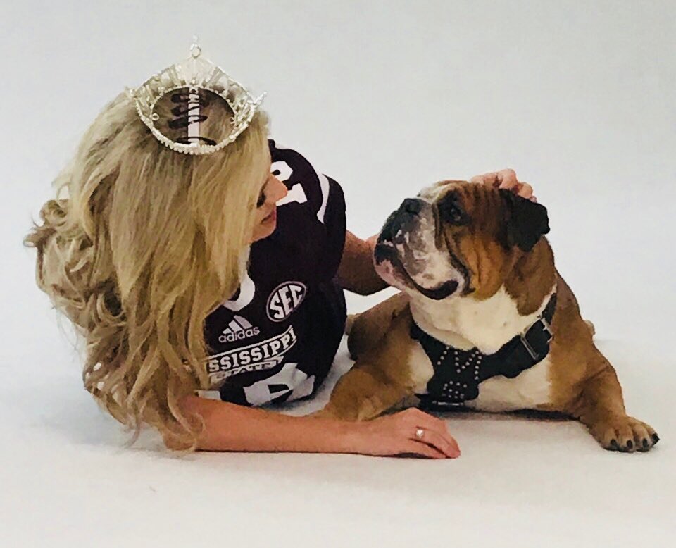 BullyXXI's tweet photo. Spending the afternoon taking pics with Miss MSU! #HailState #MissMSU #Jak @MissMSUmao https://t.co/irSQ7R3Q1V