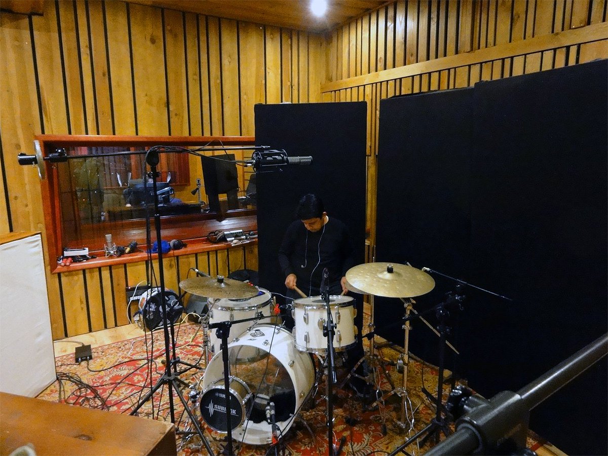 HumAudioDevices's tweet photo. Today's inspiring #recording #session in #BlackKissRecords, Warsaw. With nice people and climate :-)  #HumAudioDevices #RS2 #stereo #ribbon #microphone #system used as oberhead. In a moment on grand piano, and so on. On drums: well-known José Manuel Albán Juárez (Manolo). https://t.co/GXGAO7rNGv