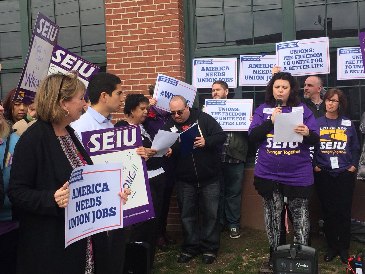 teambarbara's tweet photo. Good union jobs are the key to a strong American middle class. Today, #WeRise with brothers &amp; sisters across the country against #JANUSvsAFSCME and for the right of working people to join unions for a better life. We have the strength in numbers! 💪 #ma3 #mapoli #LawrenceMA https://t.co/ZyPByHk5DV