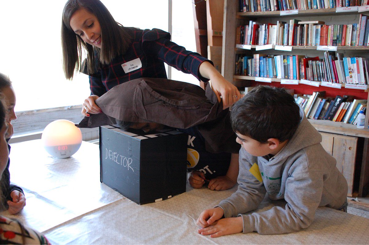 cat_salgado's tweet photo. "When I grow up I want to be a scientist!" This was my answer since I was a child. I hope to inspire the Portuguese kids we met in The Hague last Saturday on the 17th of February in another @NativeScientis1 workshop! 👩‍🔬👩‍🏫 #skincancer  #MELGENnetwork #outreach @MelgenNetwork https://t.co/1lNZNSeM7t