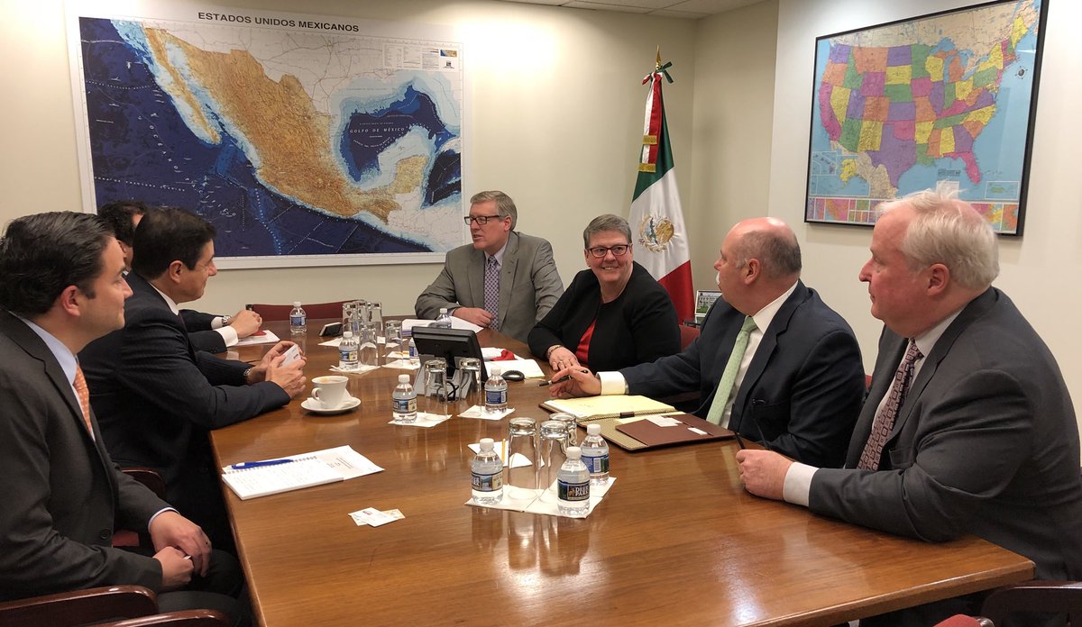 EmbamexEUA's tweet photo. Ambassador @GERONIMO__GF met with members of the @NAHBhome, who expressed their interest in the 🇺🇸🇲🇽 relationship and exploring opportunities to work with Mexico https://t.co/f8TXpzzUXq