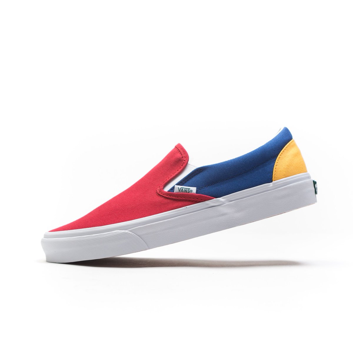 vans classic slip on yacht club