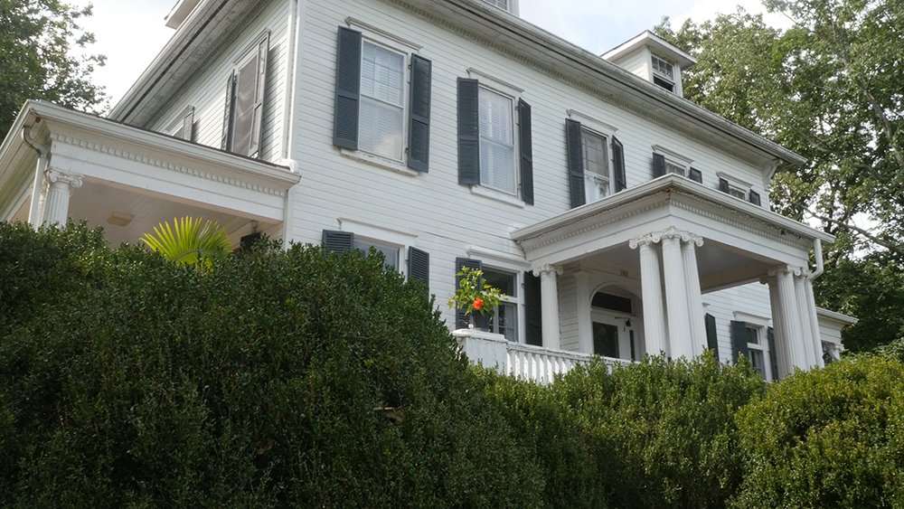 ChessFun's tweet image. Springwood Inn Bed &amp;amp; Breakfast Video - Anniston, Alabama. Watch video: dld.bz/gvEHB