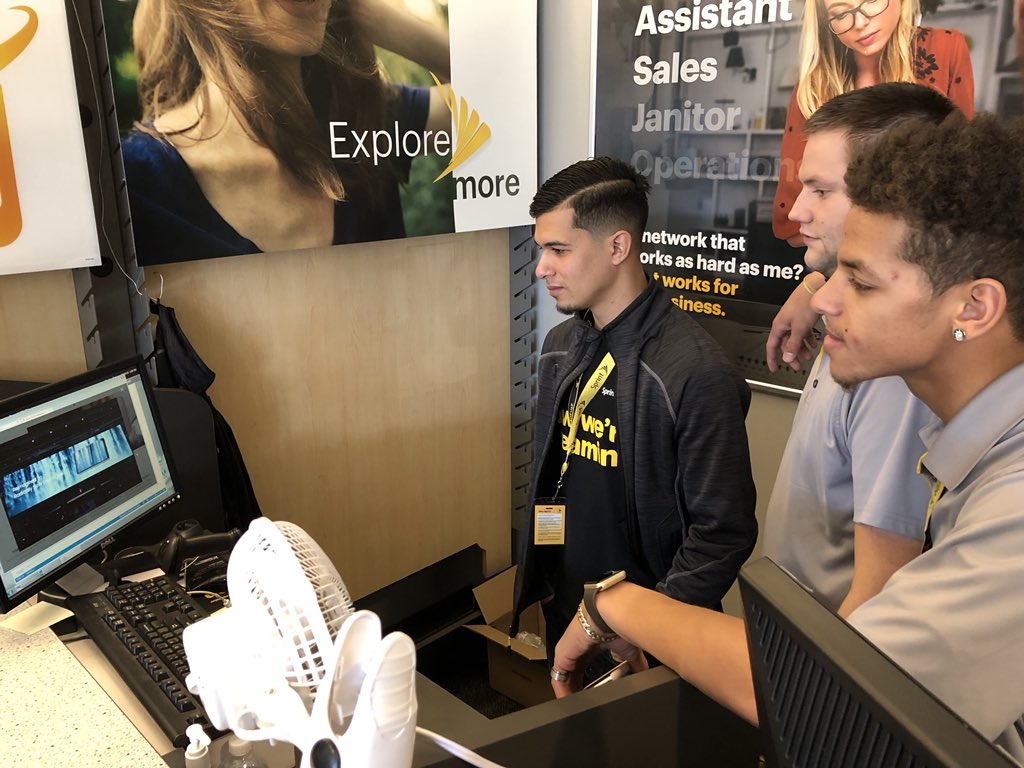 rob_parisi's tweet photo. @NorthSpringsFSM the guys watching the #SamsungUnpackedSunday. Looking forward to the S9 https://t.co/57q8SZuqbZ