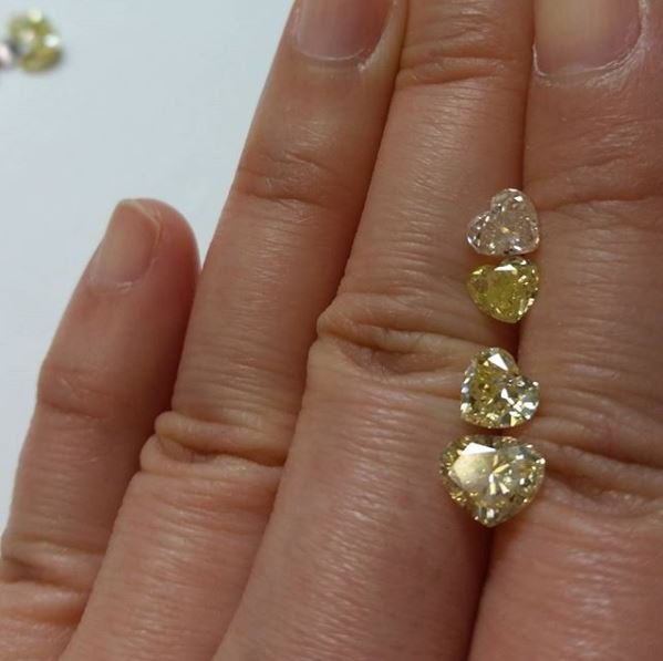 Diamond_Envy's tweet photo. February may soon be over, but you can keep the #romance going well beyond #ValentinesDay with #heart shaped colored #diamonds! 💛💖 https://t.co/M0B5uhgoL5