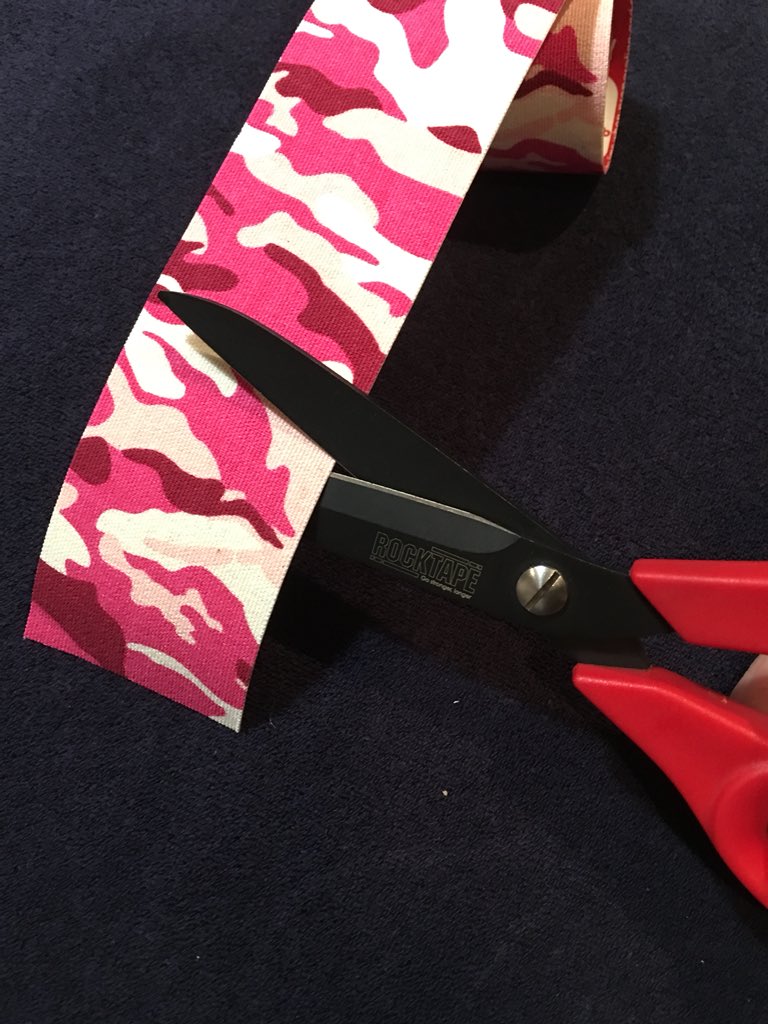 moveique's tweet photo. @loz_salisbury Great seeing you @loz_salisbury this evening. Some awesome pink camo @rocktapeuk used as well. #OBTUK #ProudToBe #SmaRoad2success #rocktape https://t.co/5Pxu1nGo7h
