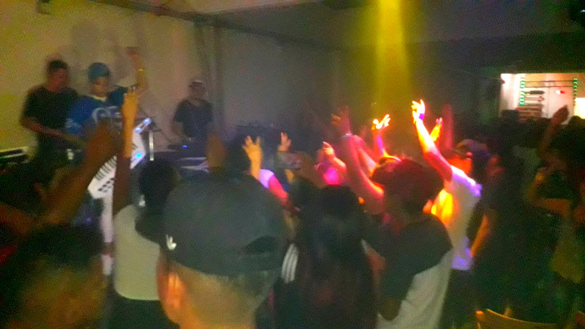 Maritoelsarnaa's tweet photo. Ayer explotando #SLUGAR EN VIVO y viviendo una tarde a pura fiesta! GRACIAS POR EL AGUANTE😎🔊
🔥CONTRATACIONES DE MARITO EL SARNA: (+54) 1151432287
#marito #el #sarna 💣 https://t.co/2SscU1dPGo