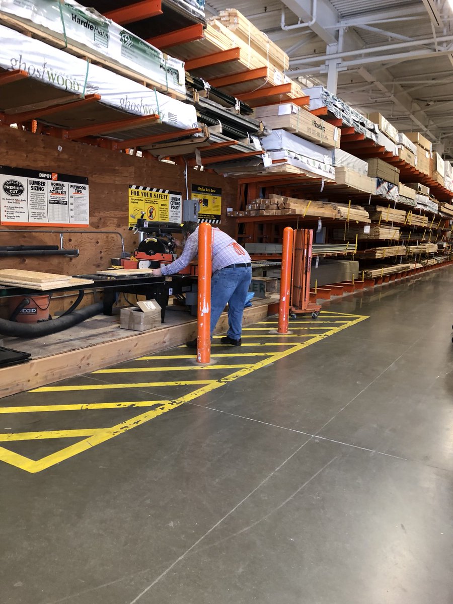 store4732's tweet photo. ASM Jason working safe by using his safety glasses when using the saw, way to lead! #PNWStartSafe #PACNWSTARTSAFE https://t.co/Z3ocIZ3Hmx