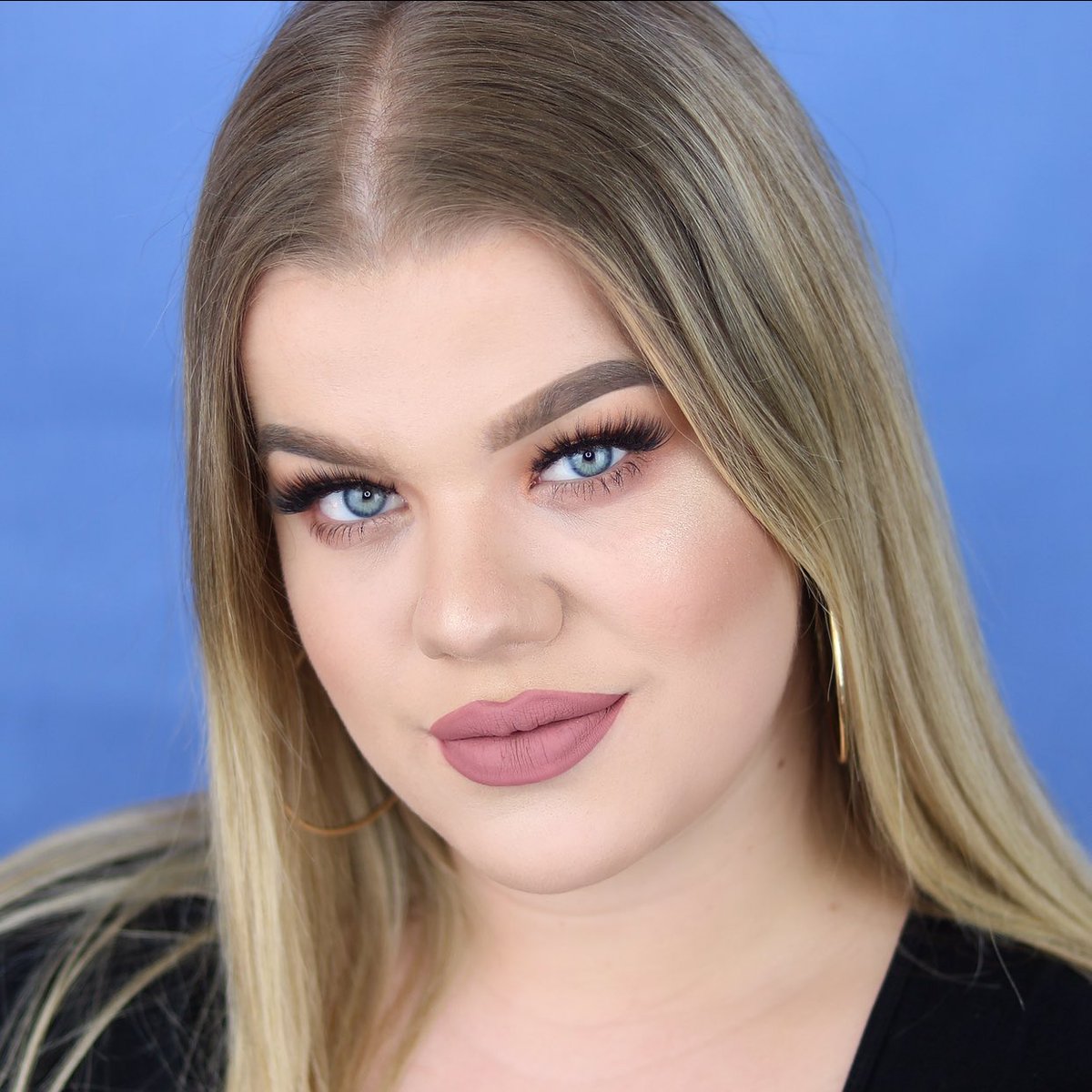 Loads of <a href="/ABHcosmetics/">Anastasia Beverly Hills</a>/@norvina1 products in this look, just can’t help it 🙈 Dipbrow in Taupe, foundation stick in porcelain ,single eyeshadows in: soft peach, sienna and wine, glowkit in sundipped, liquid lipstick in crush 💕