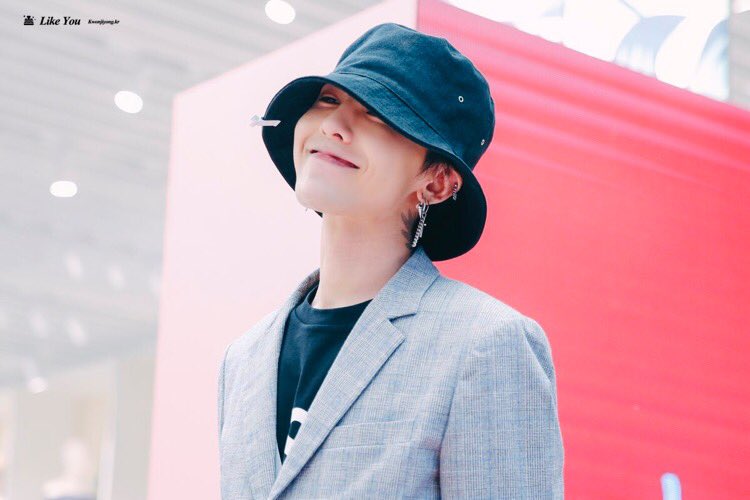 likeyou_GD's tweet photo. 오지 않을 것 같던 날이 왔네요😢
잠깐이 이별이 아쉽고,
길게 느껴지지만 남겨준 추억 많아 
조금은 덜 쓸쓸할 것 같아요.

오빠 말대로 꽃이 필때 다시 만나요.
꽃이 만개하는 날을 기다릴게요🌸🌼
몸 건강히 조심히 다녀오세요✨
@IBGDRGN https://t.co/sDftkvmV8w